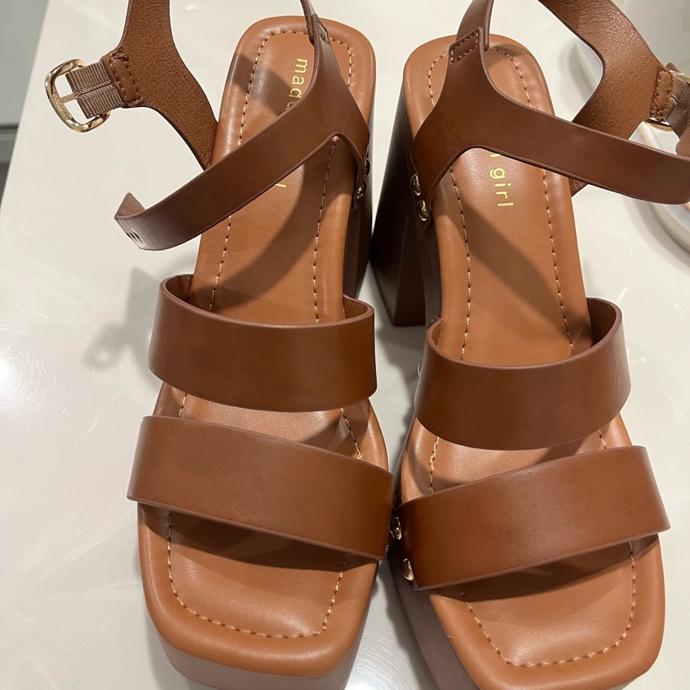 8.5 Steve Madden. New. Platform. Sandal